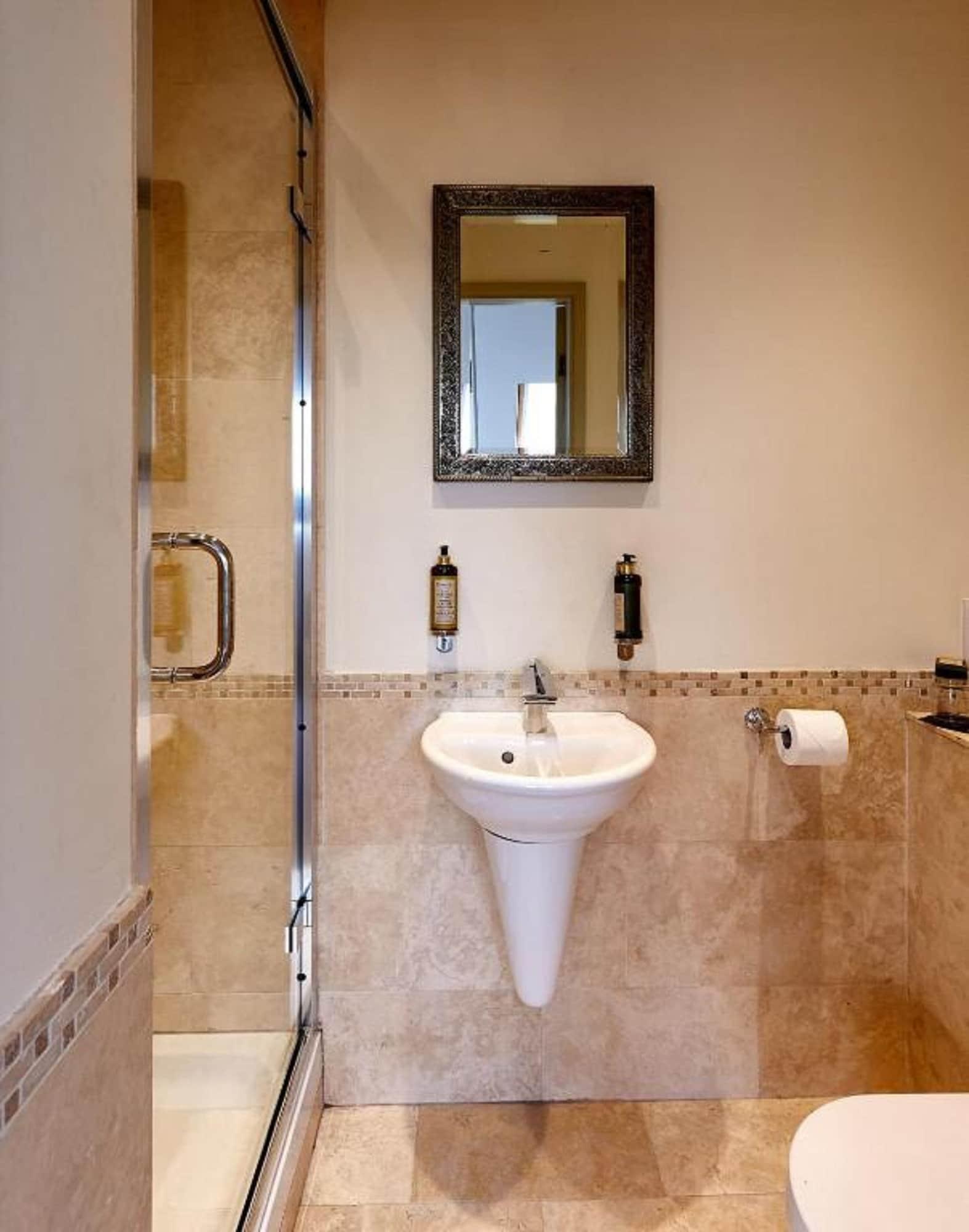 Dorian House Boutique B&B - Free Parking! Бат Екстер'єр фото A wet room