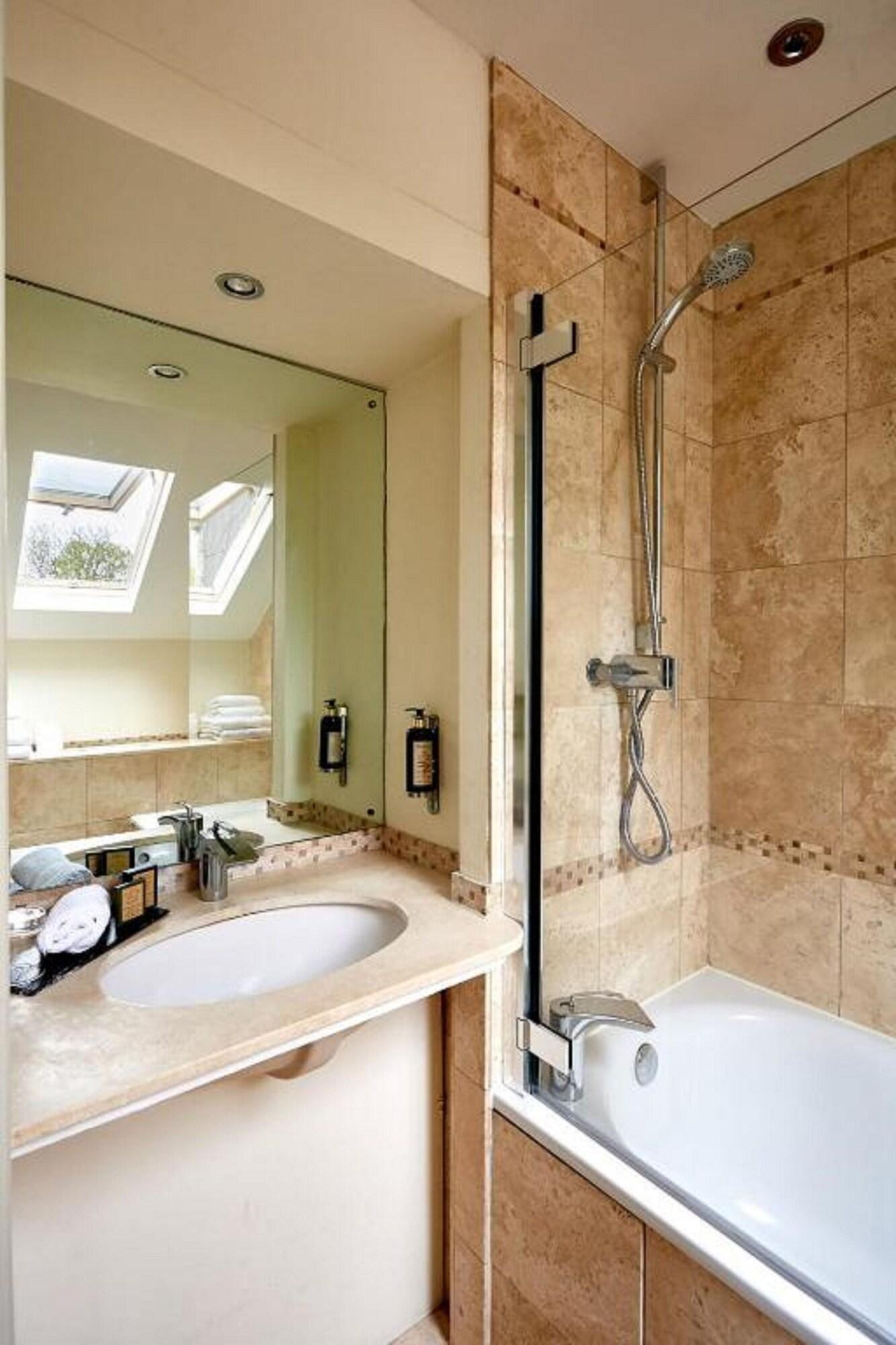 Dorian House Boutique B&B - Free Parking! Бат Екстер'єр фото A shower cubicle