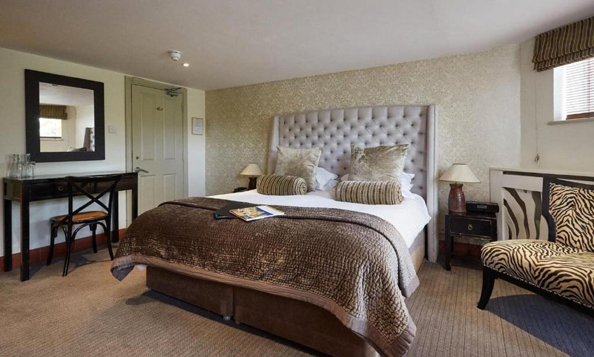 Dorian House Boutique B&B - Free Parking! Бат Екстер'єр фото A bedroom at The Old parsonage
