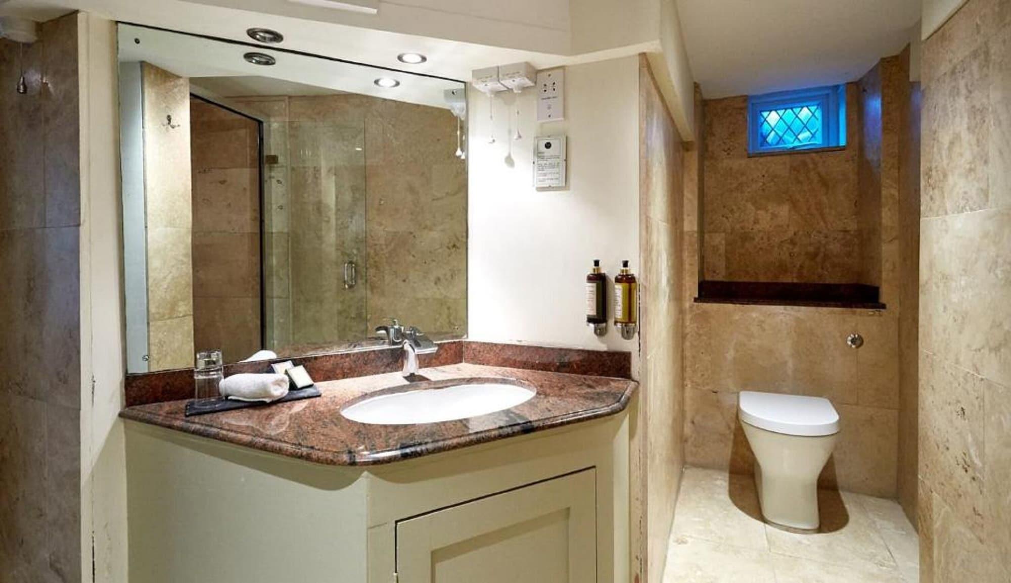 Dorian House Boutique B&B - Free Parking! Бат Екстер'єр фото Bathroom