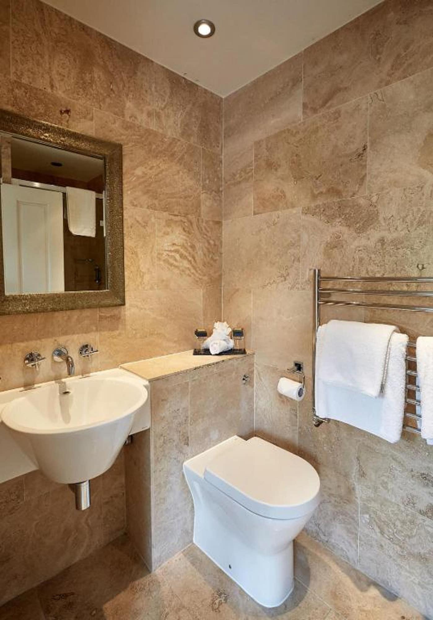 Dorian House Boutique B&B - Free Parking! Бат Екстер'єр фото Bathroom at The Old Bank Hotel, Knutsford
