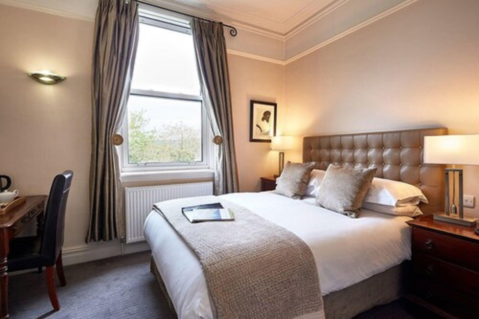 Dorian House Boutique B&B - Free Parking! Бат Екстер'єр фото A bedroom at the hotel