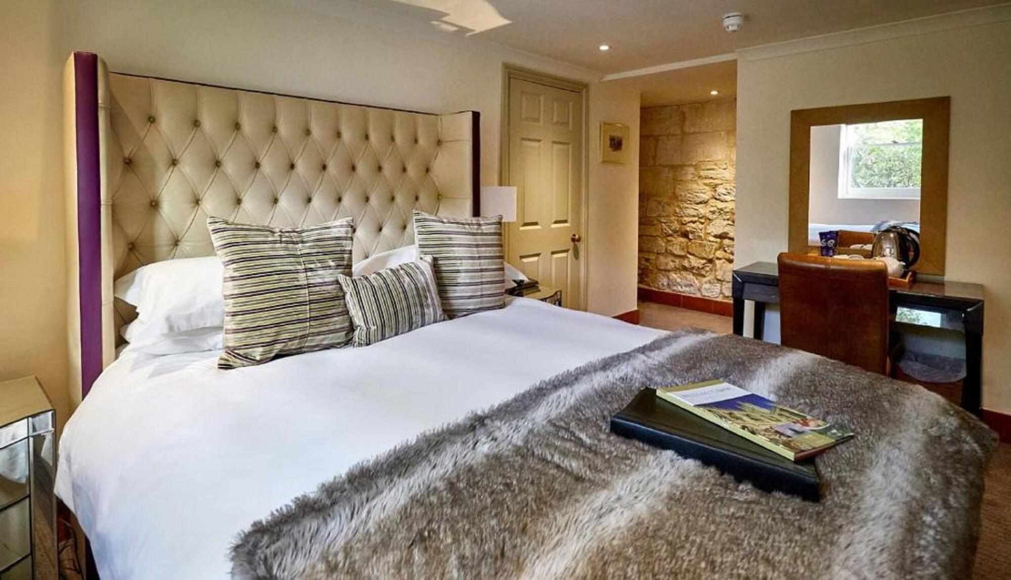 Dorian House Boutique B&B - Free Parking! Бат Екстер'єр фото A bedroom at The Old Inn