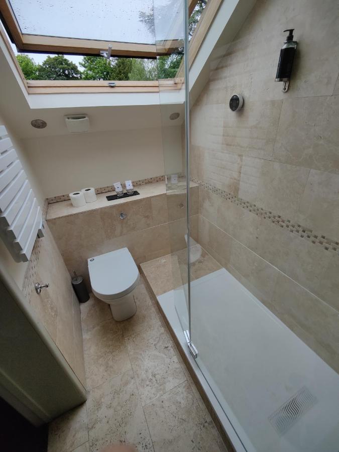 Dorian House Boutique B&B - Free Parking! Бат Екстер'єр фото Bathroom with shower enclosure