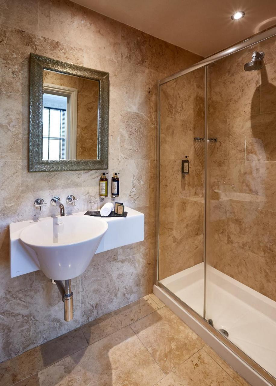 Dorian House Boutique B&B - Free Parking! Бат Екстер'єр фото A bathroom in a hotel